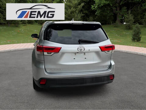 2017 Toyota Highlander SE