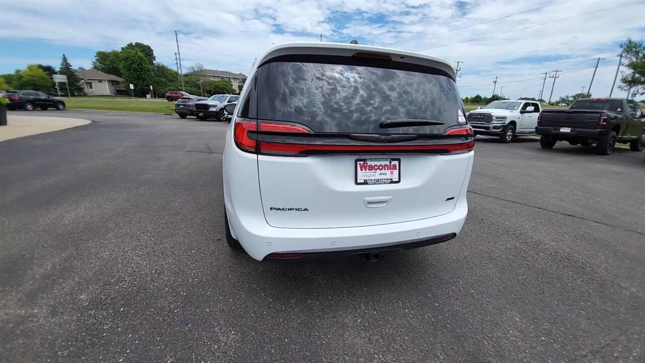 2024 Chrysler Pacifica for sale at Victoria Auto Sales in Victoria, MN