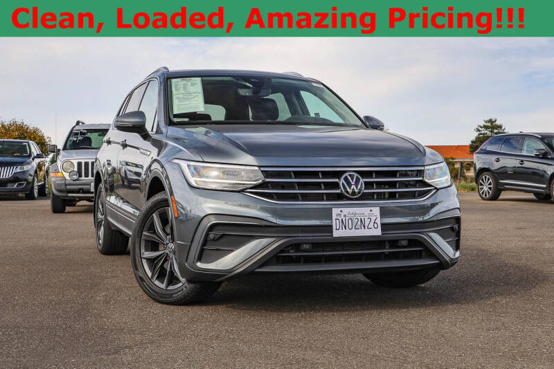 2023 Volkswagen Tiguan SE's photo