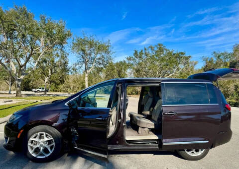 2017 Chrysler Pacifica Touring-L Plus
