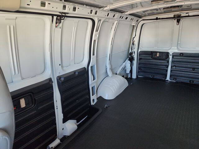 2025 Chevrolet Express 3500