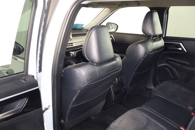 2023 Mitsubishi Outlander SE