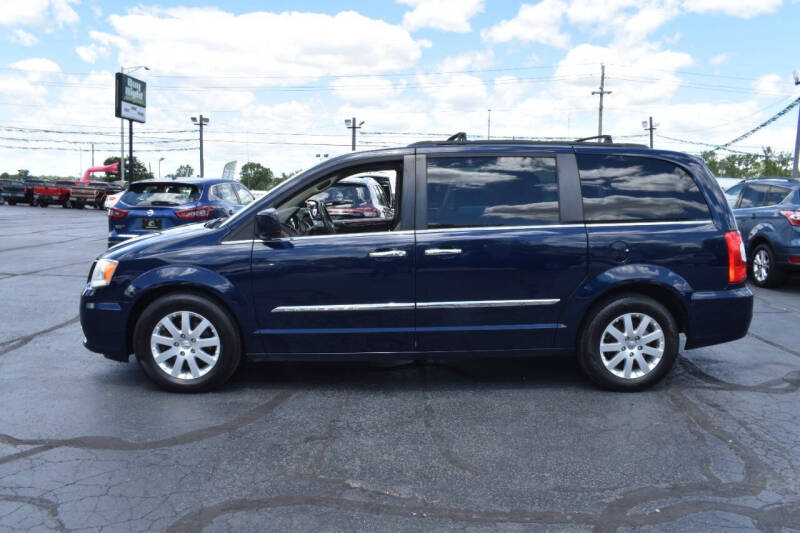 2016 Chrysler Town and Country Touring