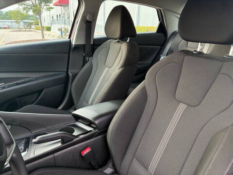 2024 Hyundai Elantra SE