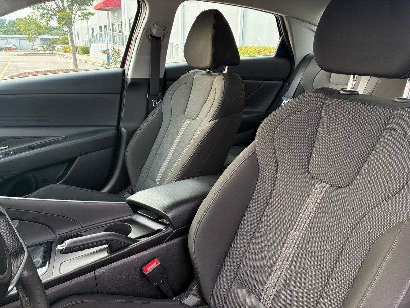 2024 Hyundai Elantra SE