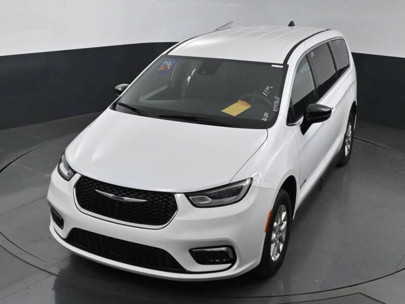 2024 Chrysler Pacifica Touring