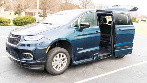 2024 Chrysler Pacifica Touring