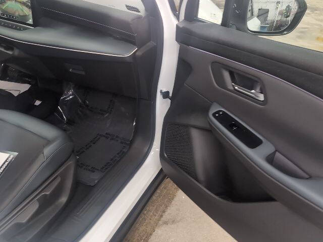 2026 Nissan LEAF Platinum+