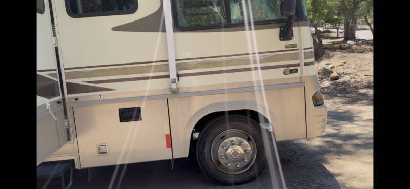 2003 Winnebago Adventurer