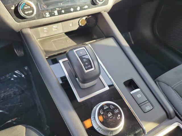 2024 Mitsubishi Outlander SE