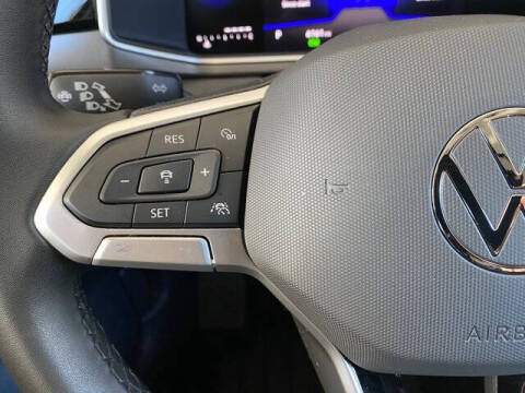 2025 Volkswagen Taos SE Black 4Motion