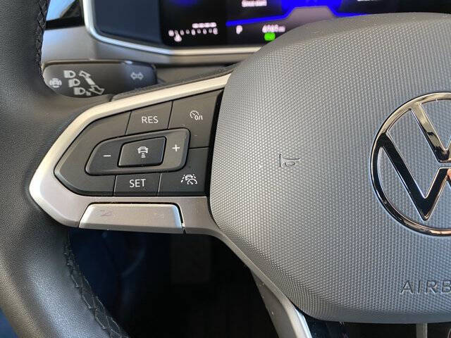 2025 Volkswagen Taos SE Black 4Motion