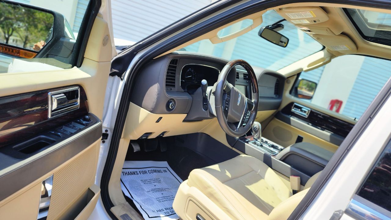 2015 Lincoln Navigator  - $20,900