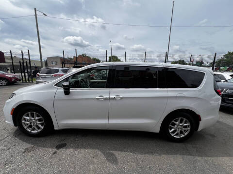 2024 Chrysler Pacifica Touring L