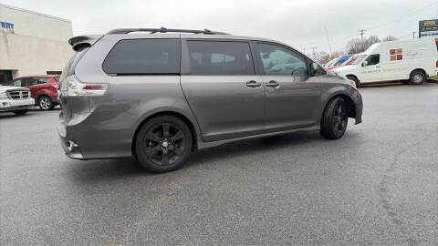 2012 Toyota Sienna SE 8-Passenger