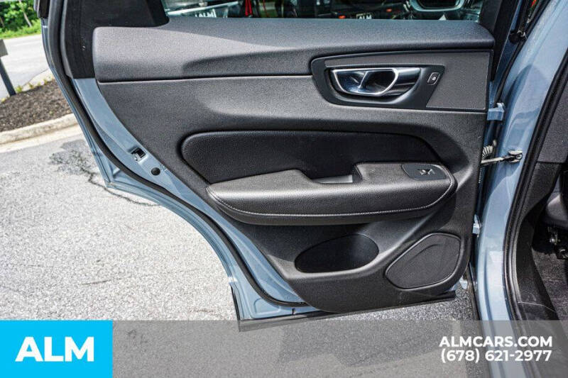 2022 Volvo XC60 B5 Momentum