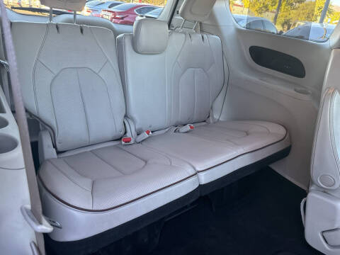 2020 Chrysler Pacifica Limited 35th Anniversary