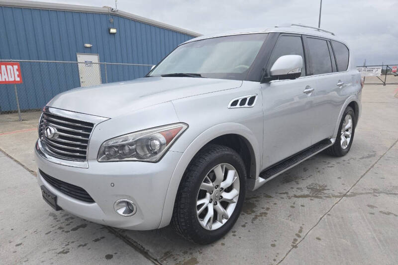 2012 INFINITI QX 56 photo 3