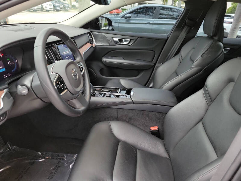 2024 Volvo S60 Recharge T8 Plus Dark Theme