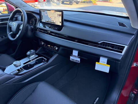 2025 Mitsubishi Outlander ES