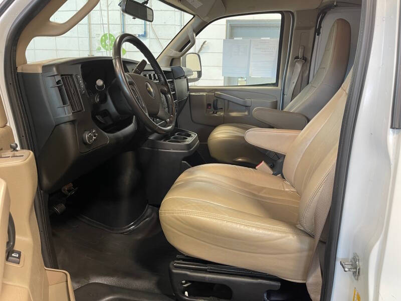 2023 Chevrolet Express 2500