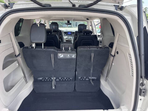 2017 Chrysler Pacifica Touring-L Plus