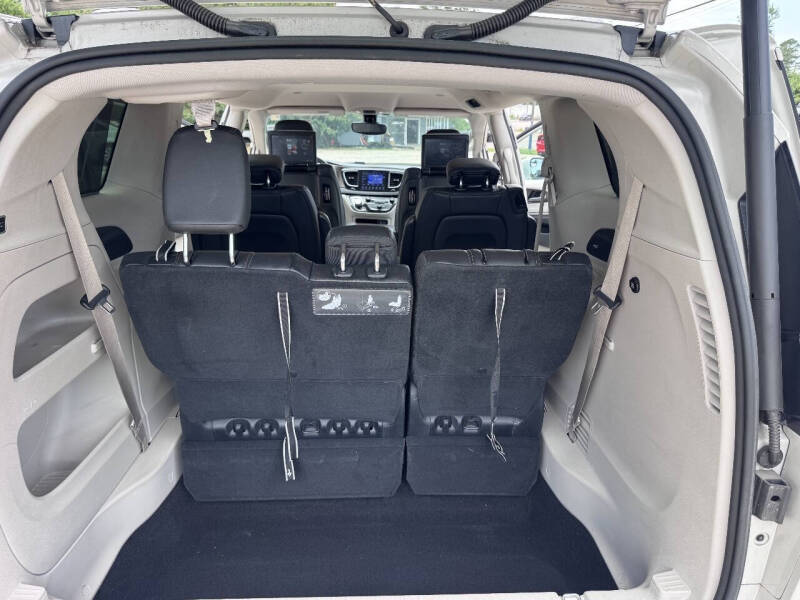 2017 Chrysler Pacifica Touring-L Plus