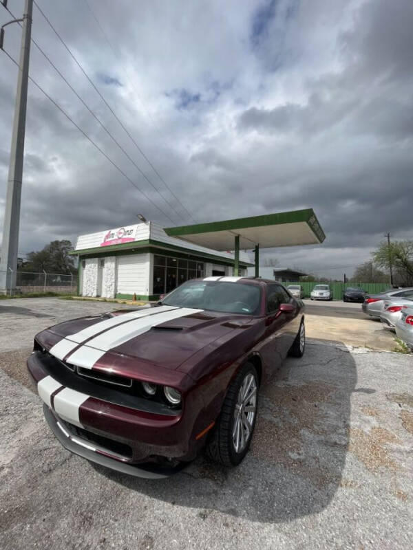 2017 Dodge Challenger for sale at Auto Outlet Inc. in Houston TX