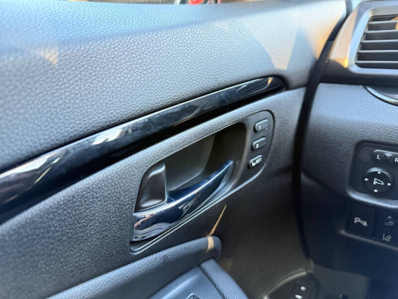 2022 Honda Pilot Touring w/Rear Captain's Chairs