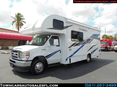 2021 Thor Industries Freedom Elite DayBreak for sale at Town Cars Auto Sales in West Palm Beach FL