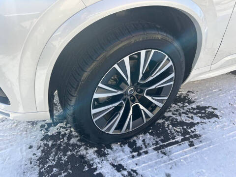 2022 Volvo XC90 T6 Momentum 7-Passenger