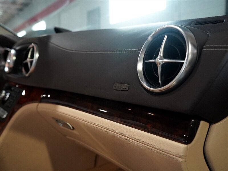 2015 Mercedes-Benz SL-Class 57