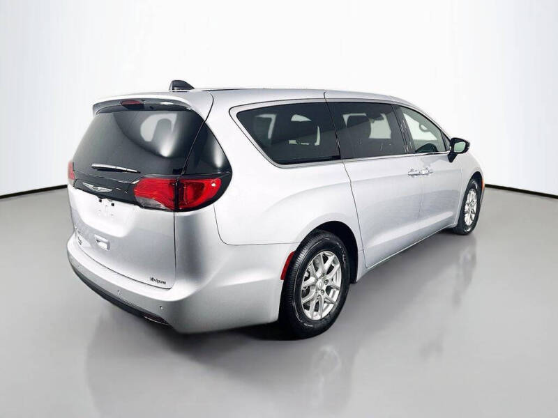 2026 Chrysler Voyager LX