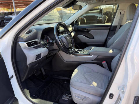 2021 Toyota Highlander LE