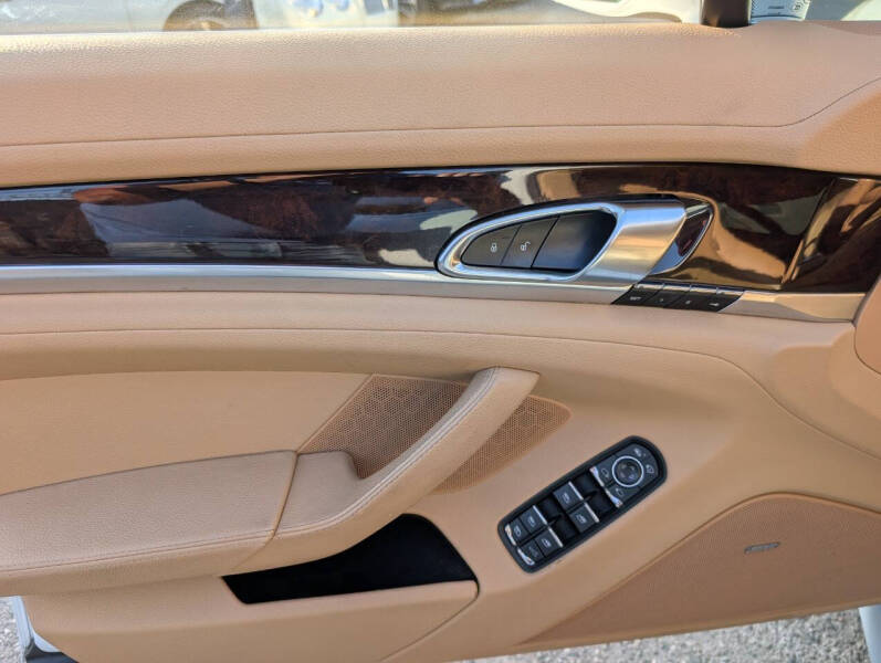 2016 Porsche Panamera S