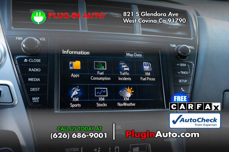 2013 Toyota Prius v Five