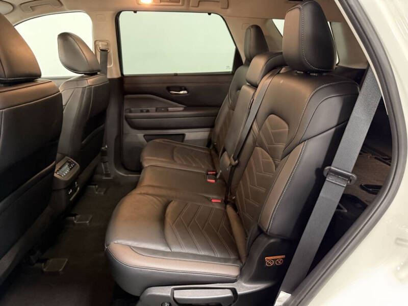 2023 Nissan Pathfinder Platinum