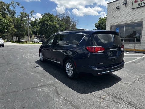 2017 Chrysler Pacifica Touring-L