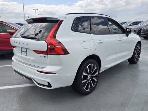 2025 Volvo XC60 B5 Plus Dark Theme