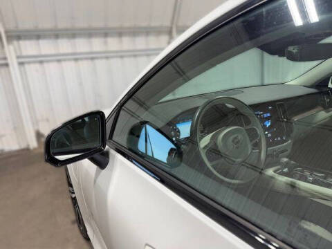 2022 Volvo S60 Recharge T8 R-Design Expression