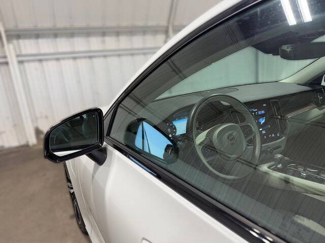 2022 Volvo S60 Recharge T8 R-Design Expression