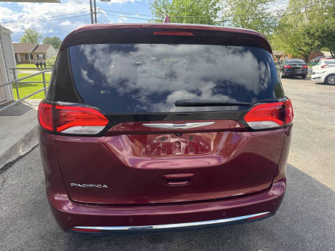 2017 Chrysler Pacifica Touring-L