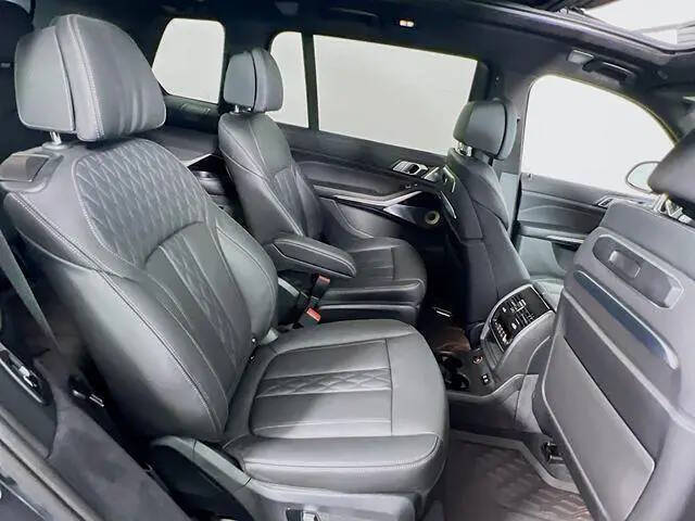 2025 BMW X7 M60i
