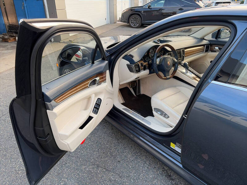 2012 Porsche Panamera 4S
