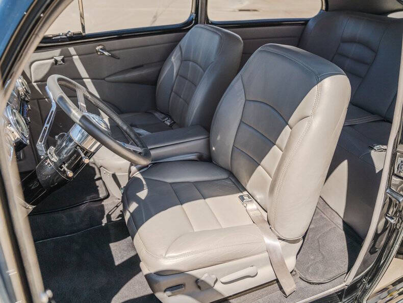 1947 Ford Super Deluxe