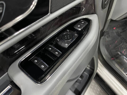 2019 Lincoln Navigator Select