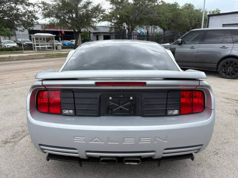 2005 Ford Mustang GT Deluxe