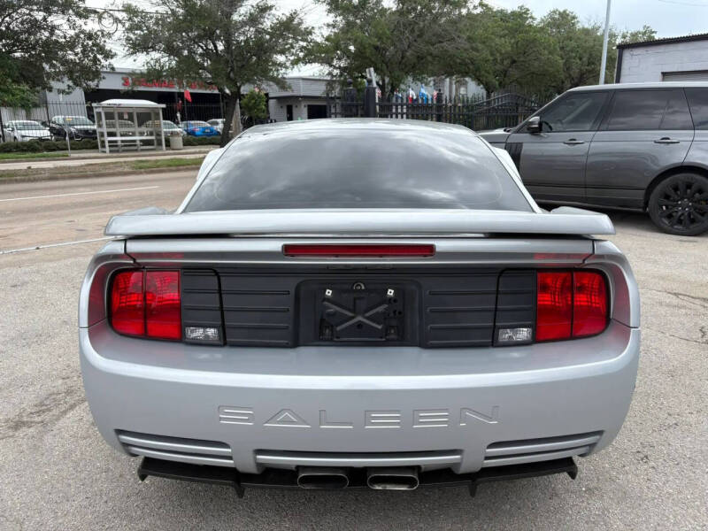 2005 Ford Mustang GT Deluxe