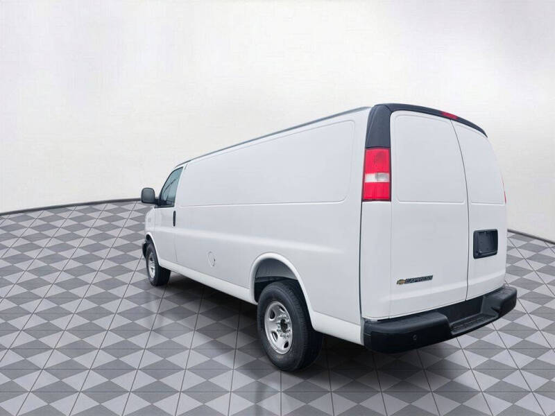 2025 Chevrolet Express 2500