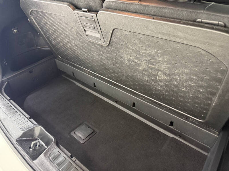 2019 Honda Pilot Touring w/Rear Captain's Chairs